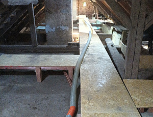 Zateplení stropu zděného rodinného domu pomocí foukané izolace